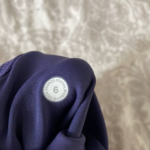 Lululemon In Movement Leggings with Pockets in Grape size 6, *tailored* to 23.5” - Picture 4 of 7